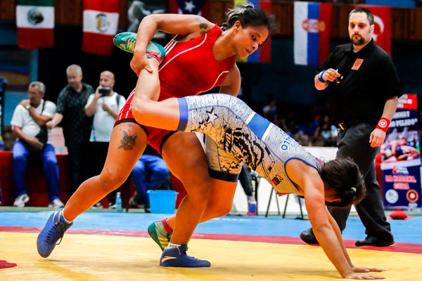 Buena lucha en el Coliseo de la Ciudad Deportiva