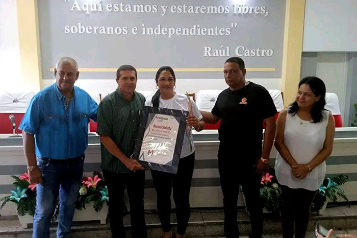 Otorgan premios en primera feria de minindustrias en Holguín 