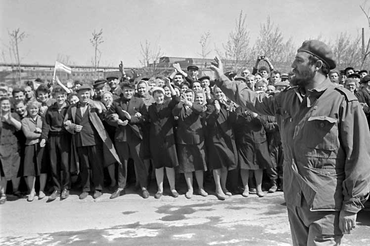 Dos exposiciones en homenaje al líder histórico cubano Fidel Castro fueron inauguradas en la ciudad de Simferopol, en la República de Crimea, informó hoy la filial regional de la Sociedad Rusa de Amistad con Cuba (SRAC).