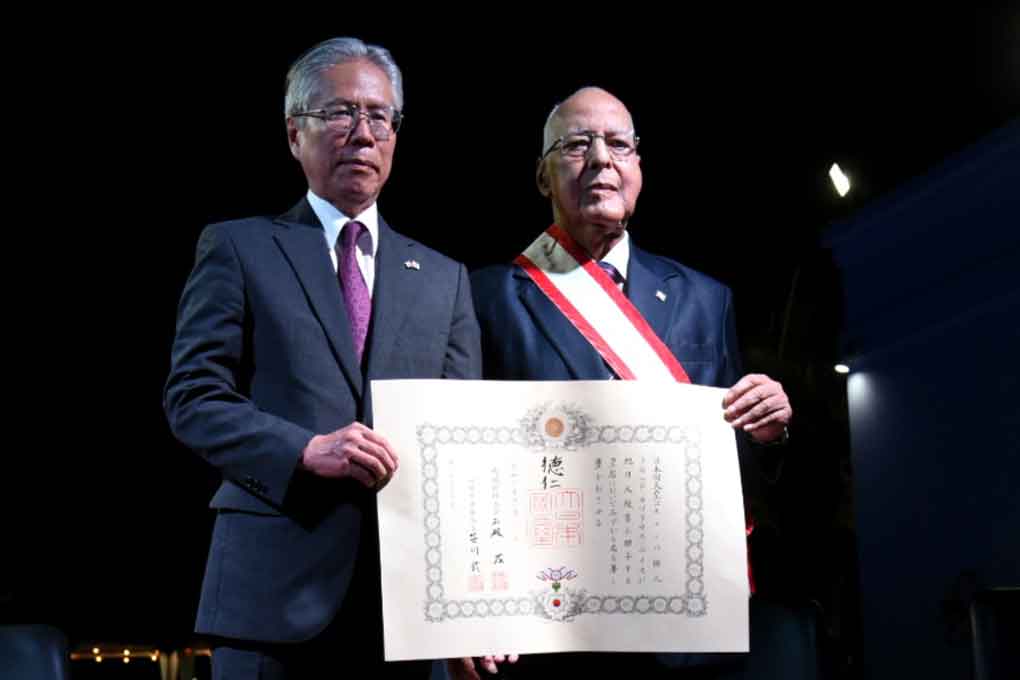 Entregan alta distinción japonesa a viceprimer ministro de Cuba 