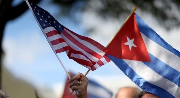 Banderas de Cuba y Estados Unidos