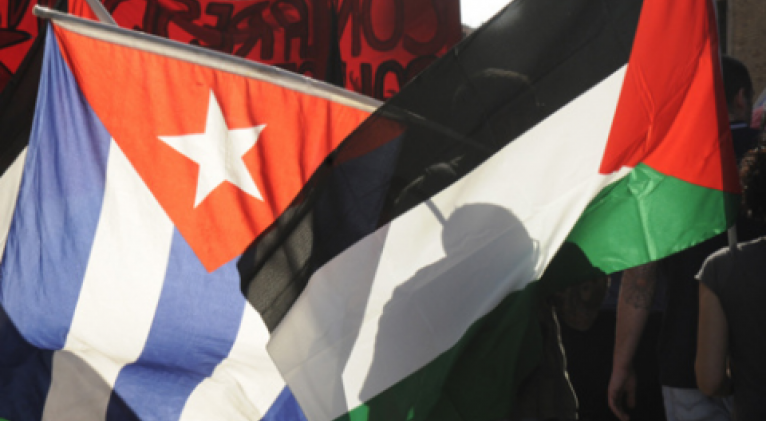 Banderas de Cuba y Palestina