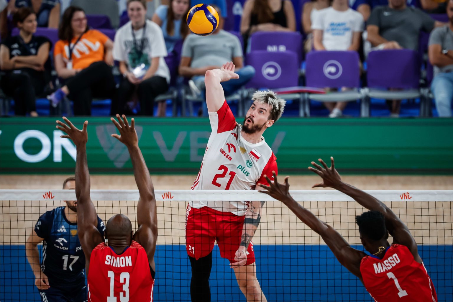 Polonia derrota a Cuba entres sets corridos. Foto: VNL.