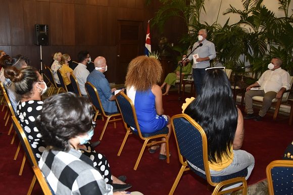 Intercambio del presidente cubano con representantes de la comunidad LGBTIQ+ en Cuba. Foto: Estudios Revolución.