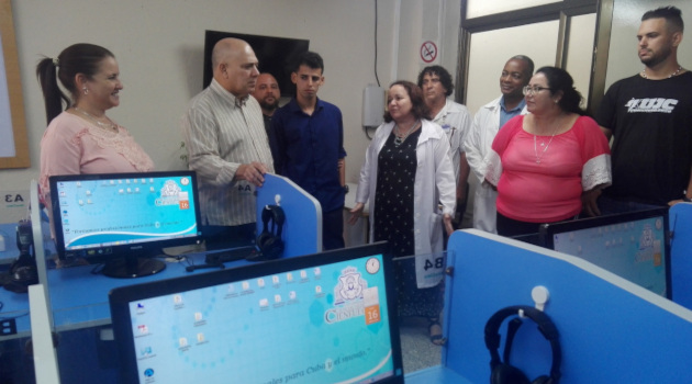  La estancia en la Universidad de Ciencias Médicas comprendió la visita al Laboratorio de Idioma. /Foto: del autor