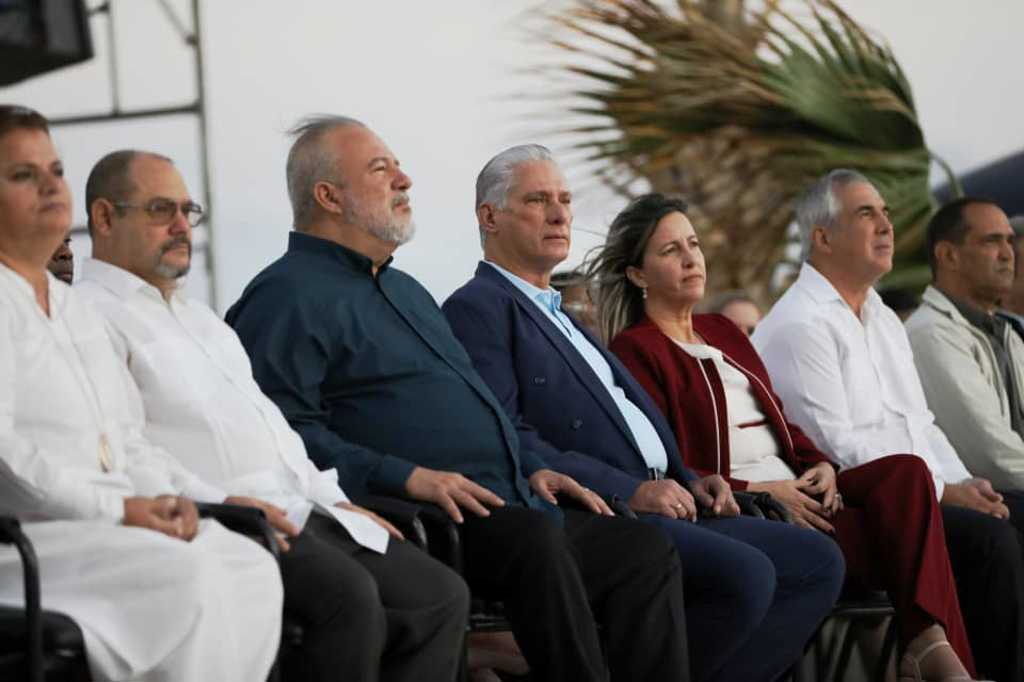 Encabeza presidente de Cuba homenaje por Día del Educador Encabeza presidente de Cuba homenaje por Día del Educador