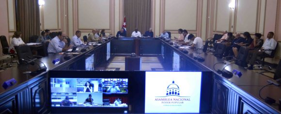 Sesión del Consejo de Estado celebrada este miércoles, encabezada por el presidente de este órgano, Esteban Lazo Hernández, y con la participación, en el Capitolio Nacional, del Primer Secretario del Comité Central del Partido y Presidente de la República, Miguel Díaz-Canel Bermúdez. Foto: Tony Hernández Mena