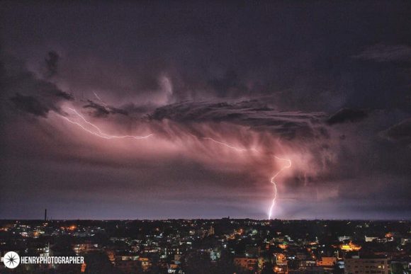 Fuerte actividad eléctrica al sur de La Habana