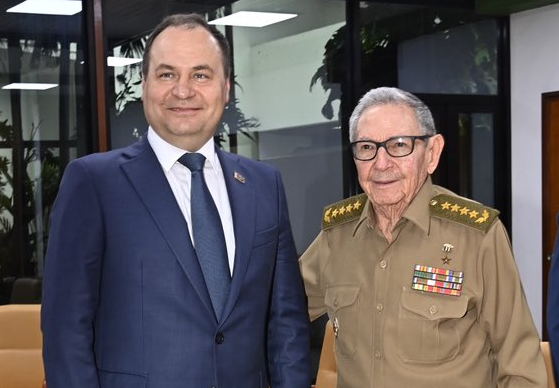 Raúl Castro recibió a Román Golóvchenko, primer ministro de Belarús