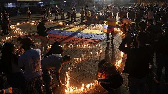 Tributo a las víctimas tras terremotos en Venezuela