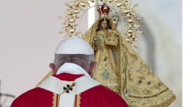 Los Papas veneran a la Virgen de la Caridad